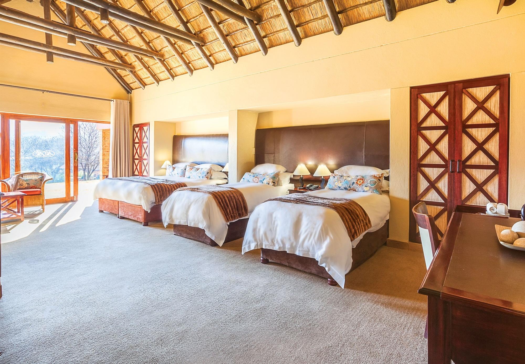 Kloofzicht Lodge & Spa Krugersdorp Exterior photo Family Suite