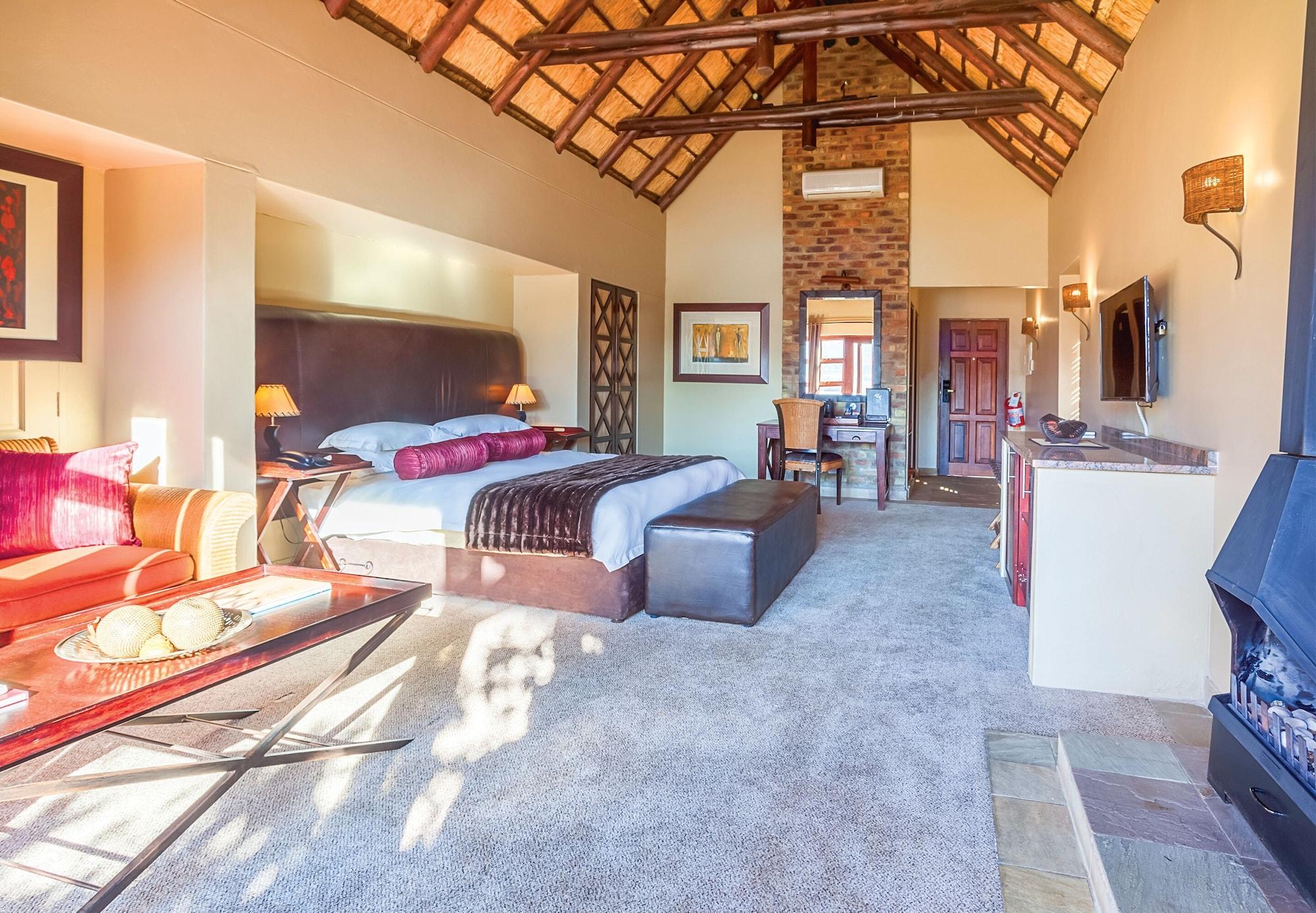 Kloofzicht Lodge & Spa Krugersdorp Exterior photo Executive Suite at Protea Hotel, Silver Lakes