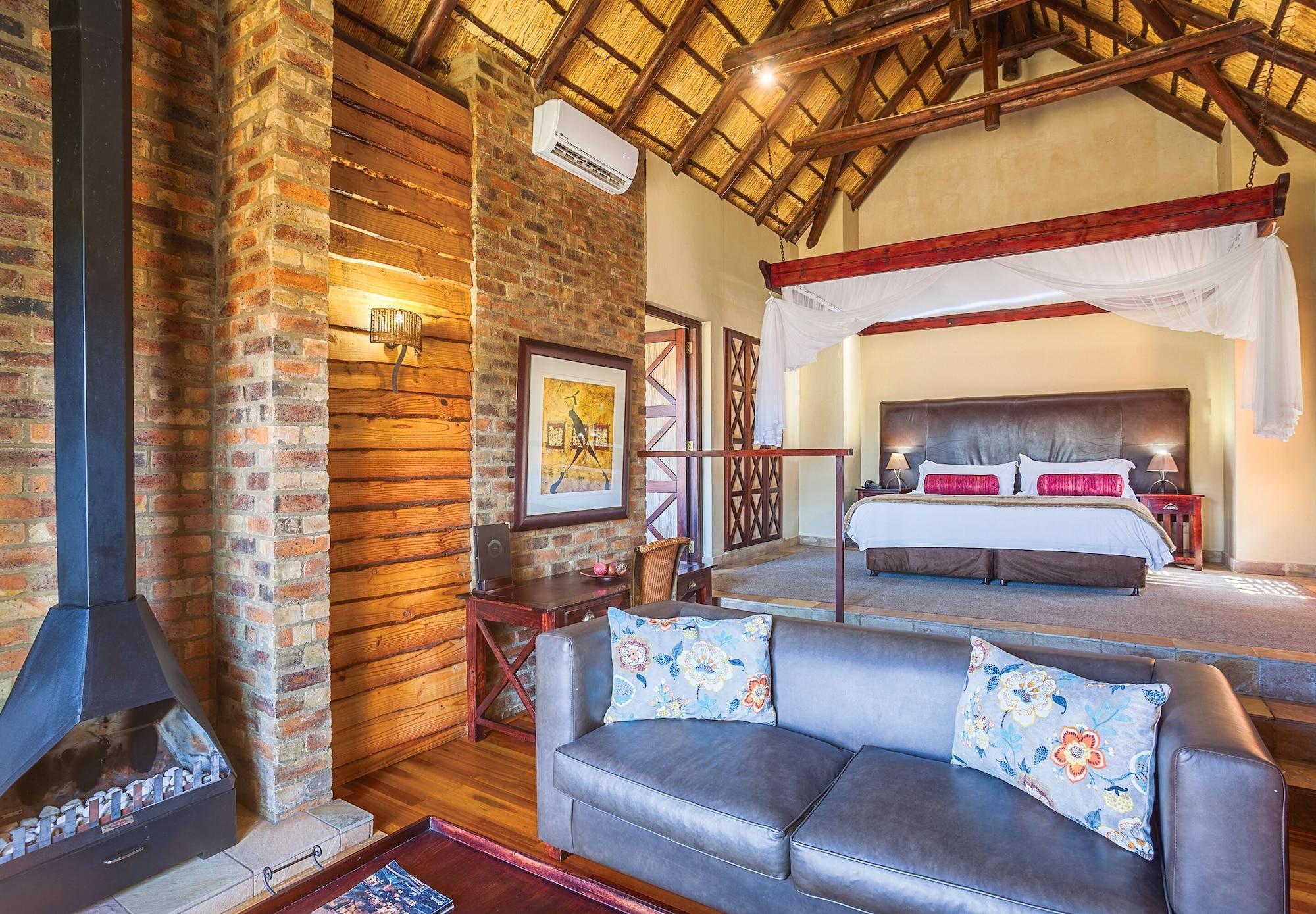 Kloofzicht Lodge & Spa Krugersdorp Exterior photo The interior of a suite at the Oyster Box