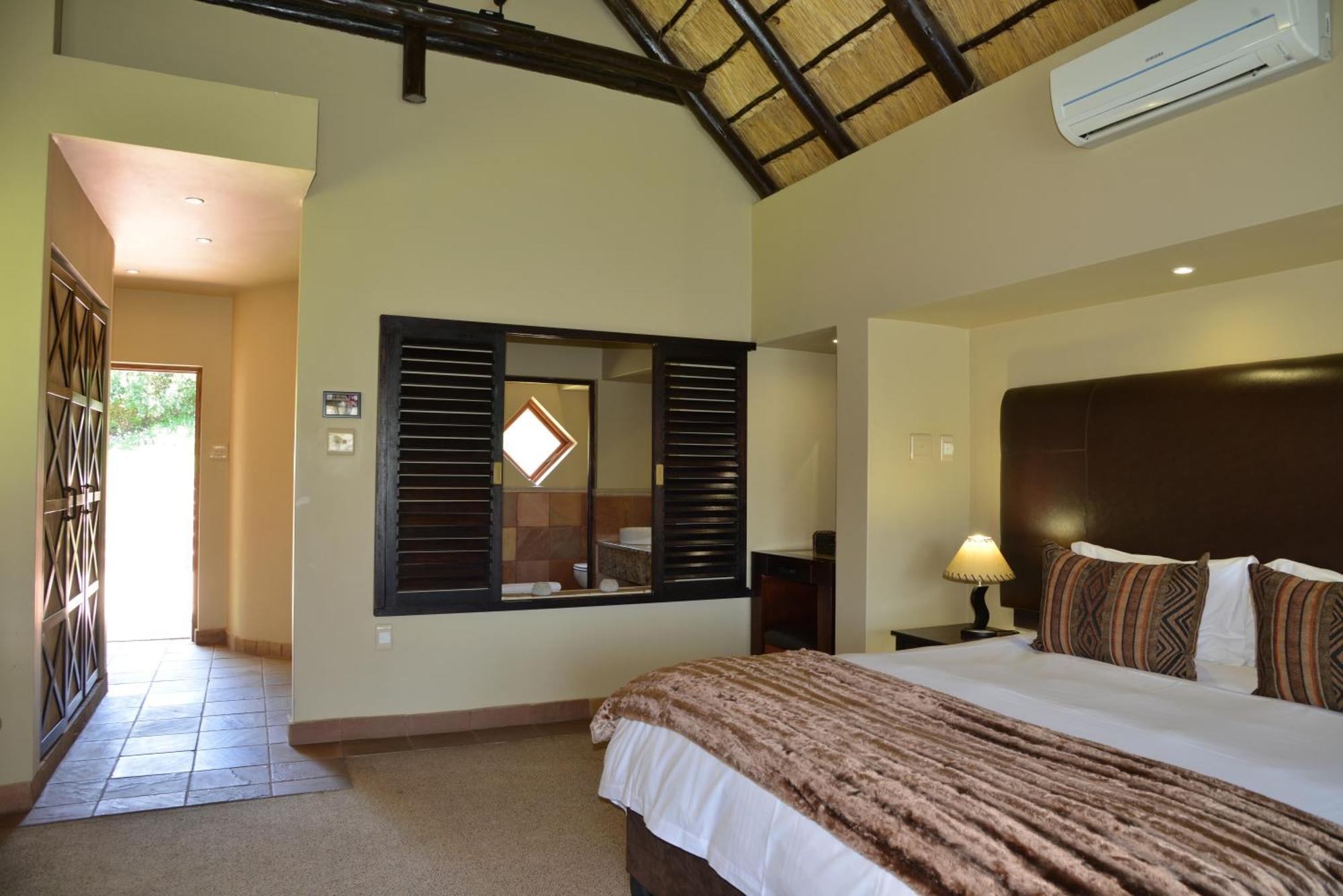 Kloofzicht Lodge & Spa Krugersdorp Room photo A bedroom at the resort