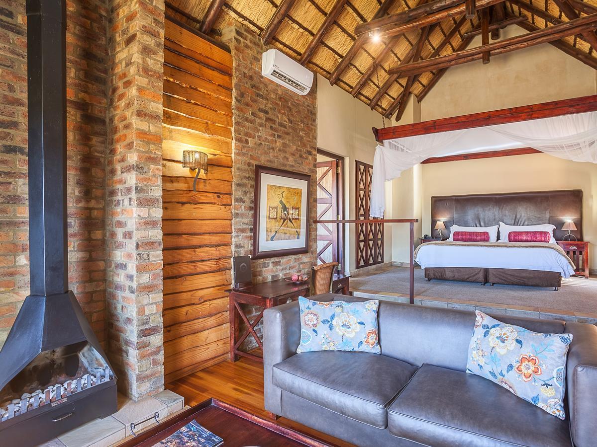 Kloofzicht Lodge & Spa Krugersdorp Exterior photo Executive Suite at the Oyster Box