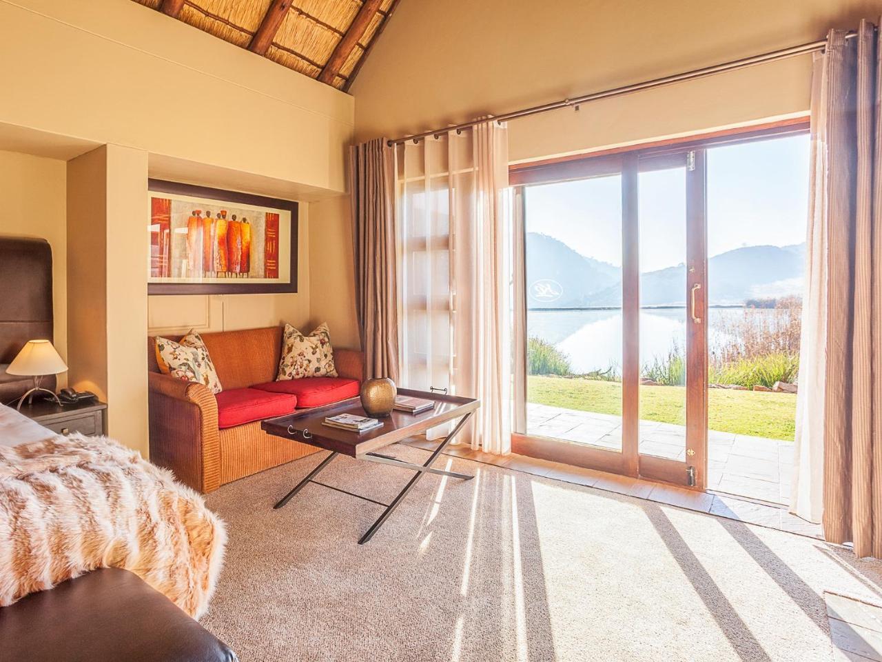 Kloofzicht Lodge & Spa Krugersdorp Exterior photo A room at the Protea Hotel Sky Villa