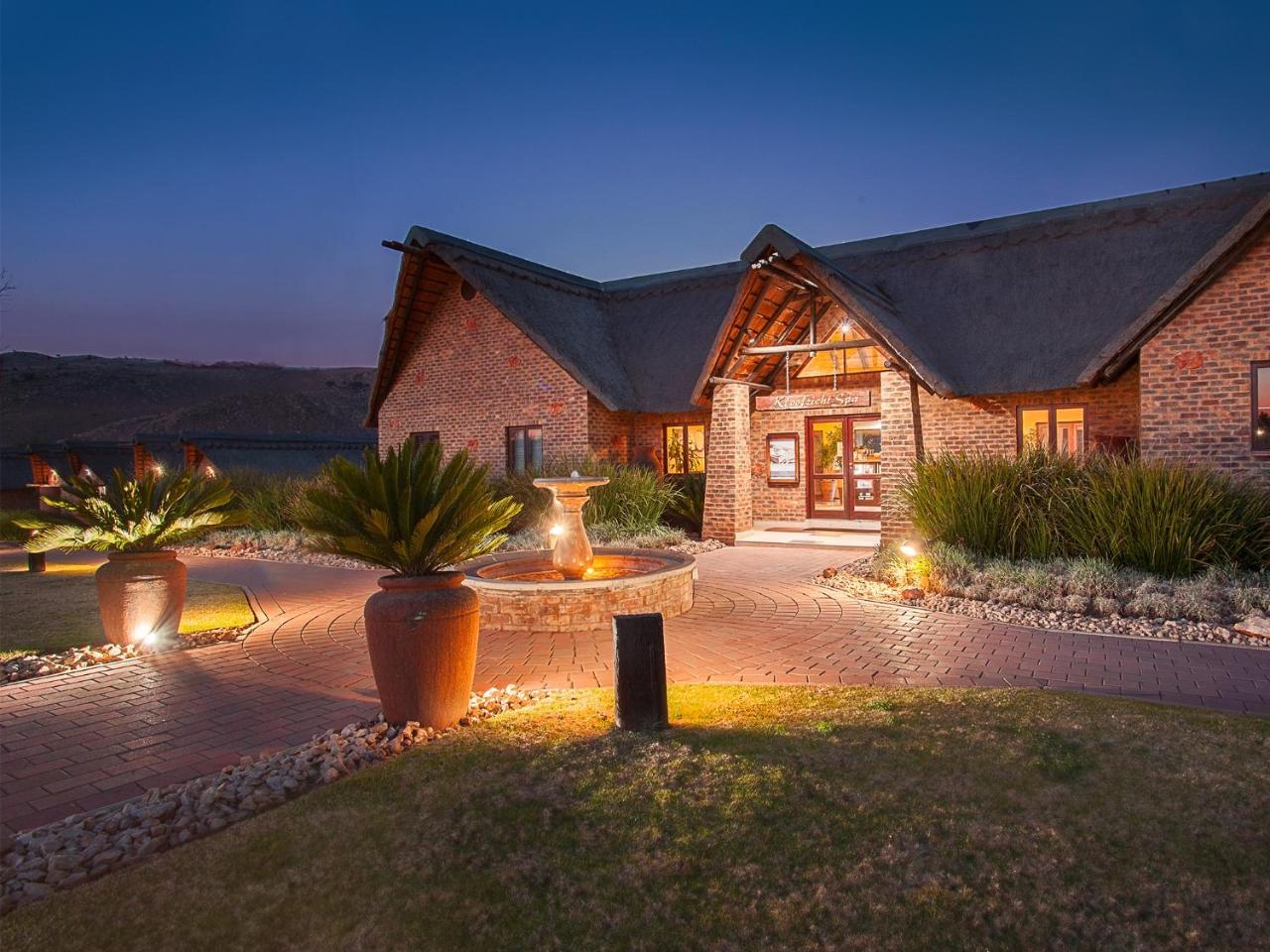 Kloofzicht Lodge & Spa Krugersdorp Exterior photo The clubhouse at the Links Shell Cove