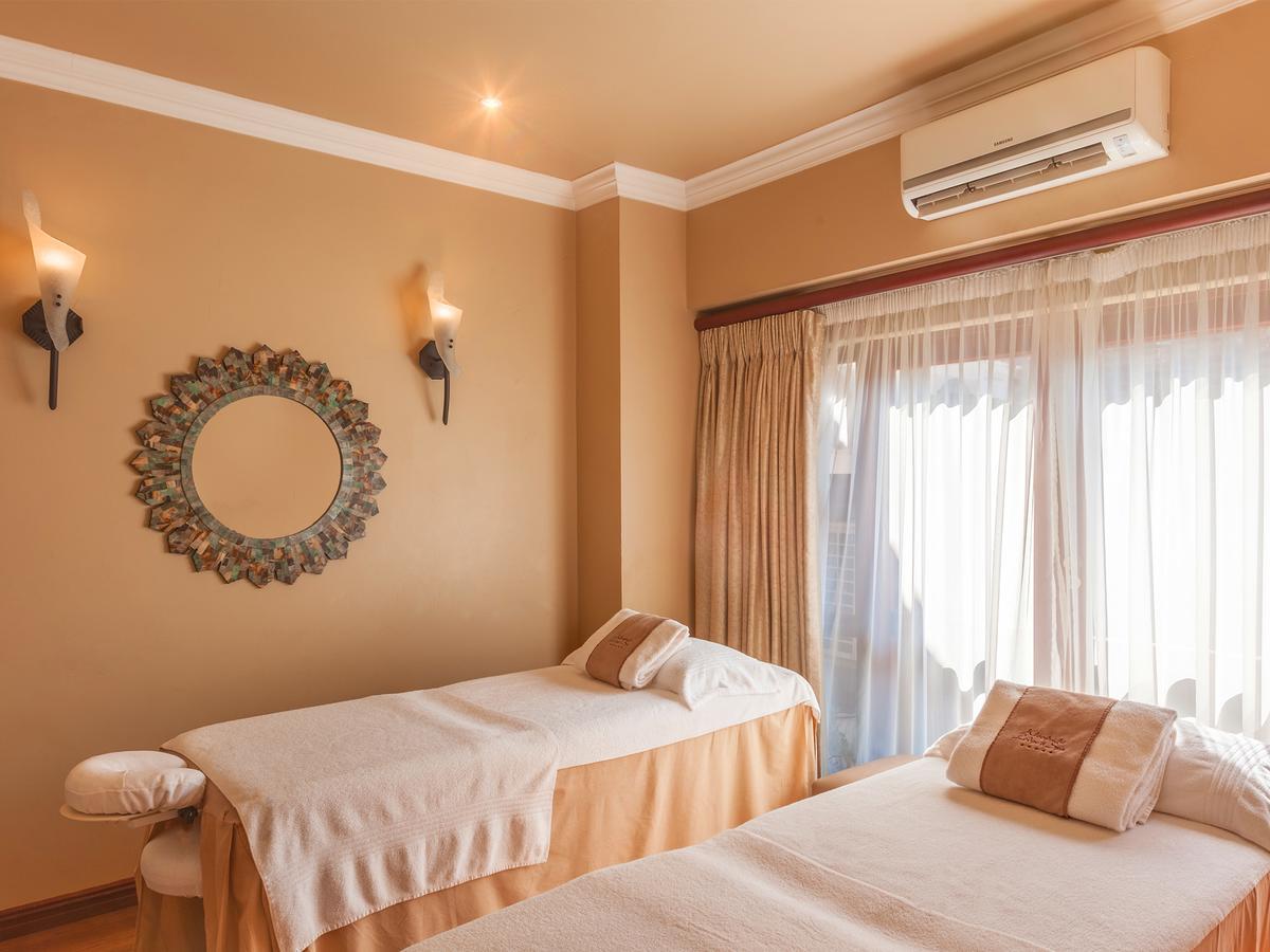 Kloofzicht Lodge & Spa Krugersdorp Exterior photo A spa treatment room