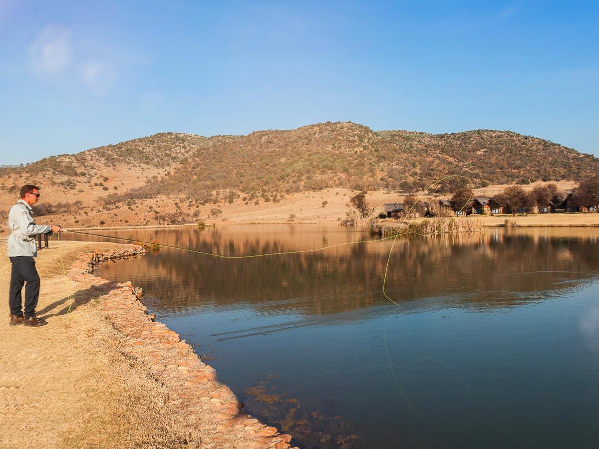 Kloofzicht Lodge & Spa Krugersdorp Exterior photo View of the dam