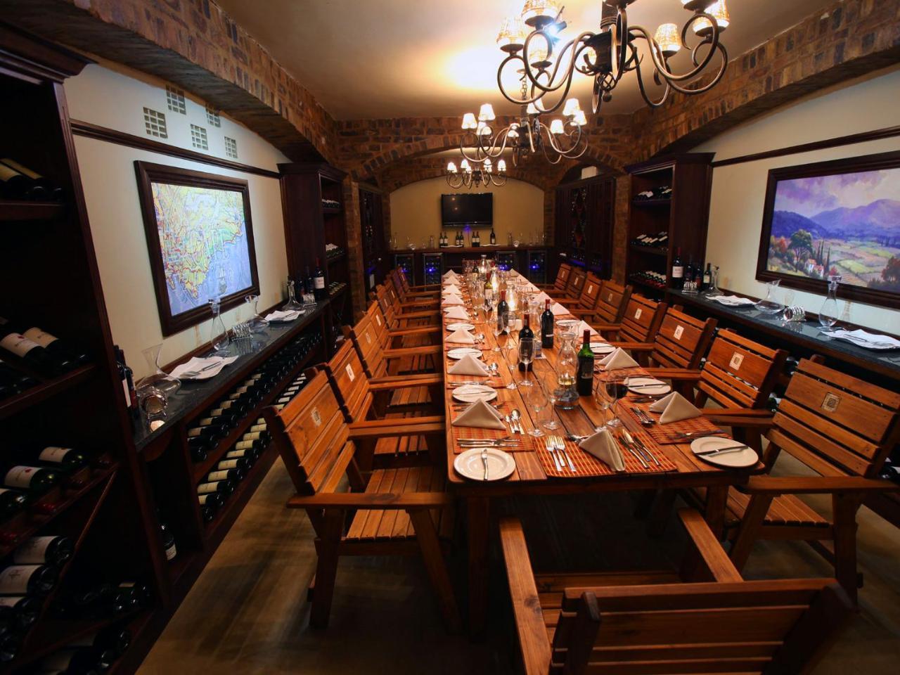 Kloofzicht Lodge & Spa Krugersdorp Exterior photo Wine tasting room at the winery